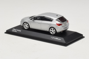 Opel Astra J Plata Minichamps 1:43 400049000 Metal - imagen 3 de 4