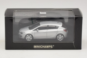 Opel Astra J Plata Minichamps 1:43 400049000 Metal - imagen 4 de 4
