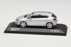 Opel Astra J Plata Minichamps 1:43 400049000 Metal