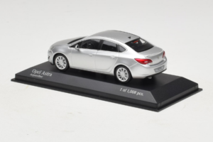 Opel Astra J Plata Minichamps 1:43 410042000 Metal - imagen 3 de 5