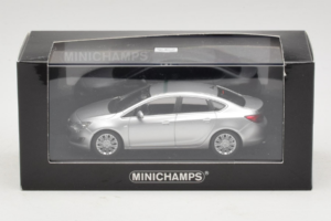 Opel Astra J Plata Minichamps 1:43 410042000 Metal - imagen 5 de 5