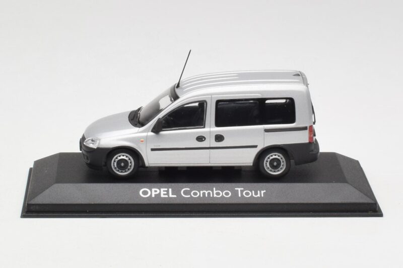 Opel Combo C Plata Minichamps 1:43 COMBO001 Metal