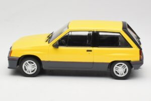 Opel Corsa A SR Amarillo MCG 1:18 MCG18431 Metal - imagen 3 de 6