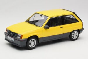 Opel Corsa A SR Amarillo MCG 1:18 MCG18431 Metal