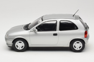 Opel Corsa B Grey Metallic MCG 1:18 MCG18515 Metal - imagen 3 de 6