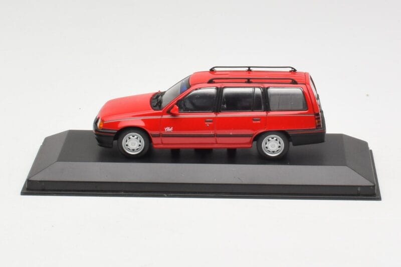 Opel Kadett E Club Familiar Rojo Minichamps 1:43 400045910 Metal