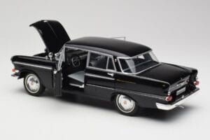Opel Kapitan P1 Negro Revell 1:18 08822 Metal - imagen 5 de 8