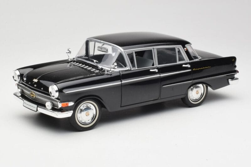 Opel Kapitan P1 Negro Revell 1:18 08822 Metal