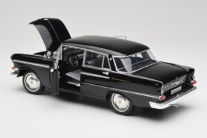Opel Kapitan P2 Negro Revell 1:18 08821 Metal - imagen 5 de 8