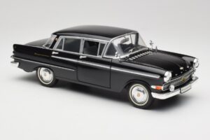 Opel Kapitan P2 Negro Revell 1:18 08821 Metal - imagen 6 de 8