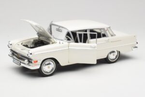 Opel Kapitan P2 Blanco Revell 1:18 08821-M1 Metal - imagen 2 de 8