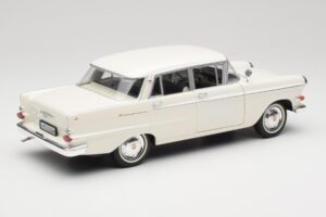 Opel Kapitan P2 Blanco Revell 1:18 08821-M1 Metal - imagen 3 de 8