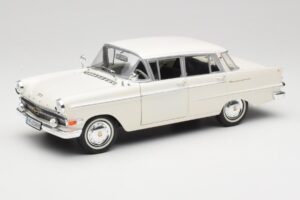 Opel Kapitan P2 Blanco Revell 1:18 08821-M1 Metal