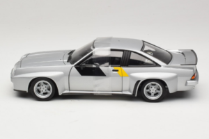 Opel Manta 400 Homologation Plata Revell 1:18 8491 Metal - imagen 3 de 6