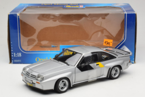 Opel Manta 400 Homologation Plata Revell 1:18 8491 Metal - imagen 6 de 6