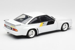 Opel Manta 400 Homologation Blanco Revell 1:18 8819 Metal - imagen 3 de 8