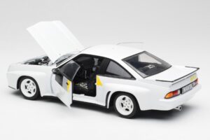 Opel Manta 400 Homologation Blanco Revell 1:18 8819 Metal - imagen 5 de 8