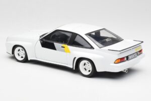 Opel Manta 400 Homologation Blanco Revell 1:18 8819 Metal - imagen 7 de 8