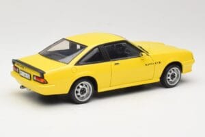 Opel Manta B GT/E Amarillo Revell 1:18 08421 Metal - imagen 3 de 8