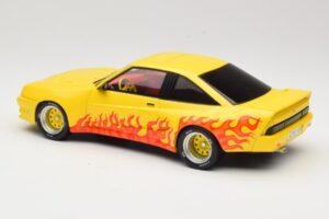 Opel Manta B Mattig Amarillo con Llama MCG 1:18 MCG18115 Metal - imagen 5 de 6