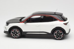 Opel Mokka-E GS Line Jada Blanco Otto 1:18 OT1045 Resina - imagen 3 de 6