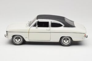 Opel Olympia A Coupe Blanco Negro Revell 1:18 8446 Metal - imagen 4 de 8