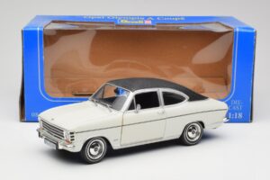 Opel Olympia A Coupe Blanco Negro Revell 1:18 8446 Metal - imagen 8 de 8