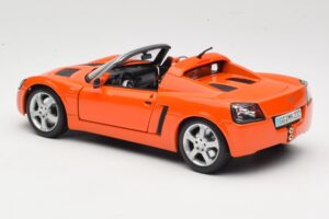 Opel Speedster Naranja Maisto 1:18 31615 Metal - imagen 7 de 8