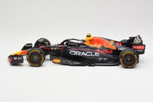 Oracle Red Bull Racing RB18 #11 S. Perez Miami GP 2022 Minichamps 1:18 110220511 Metal - imagen 3 de 6