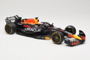 Oracle Red Bull Racing RB19 #1 M. Verstappen Winner Italian GP 2023 Minichamps 1:18 110231501 Metal - imagen 4 de 6