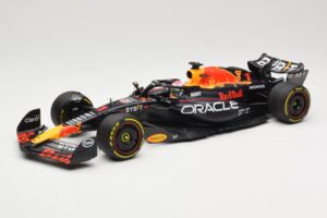 Oracle Red Bull Racing RB19 #1 M. Verstappen Winner Italian GP 2023 Minichamps 1:18 110231501 Metal