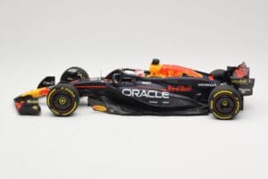 Red Bull Racing RB20 #1 M. Verstappen Winner China GP 2024 Minichamps 1:18 110240501 Metal - imagen 3 de 6