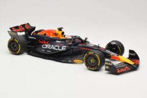 Red Bull Racing RB20 #1 M. Verstappen Winner China GP 2024 Minichamps 1:18 110240501 Metal - imagen 4 de 6