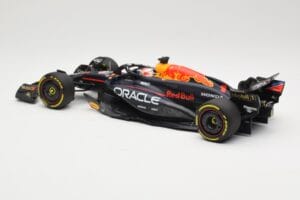 Red Bull Racing RB20 #1 M. Verstappen Winner China GP 2024 Minichamps 1:18 110240501 Metal - imagen 5 de 6