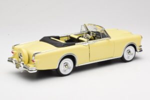 Packard Caribbean Descapotable Amarillo Road Signature 1:18 92798 Metal - imagen 3 de 8