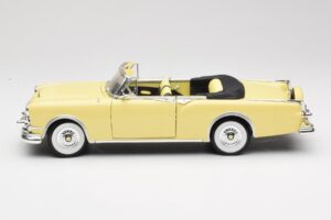 Packard Caribbean Descapotable Amarillo Road Signature 1:18 92798 Metal - imagen 4 de 8
