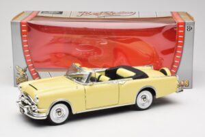 Packard Caribbean Descapotable Amarillo Road Signature 1:18 92798 Metal - imagen 8 de 8