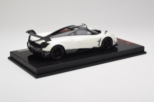 Pagani Huayra BC White Metallic Yy Model 1:18 REMC025 Resina - imagen 3 de 7