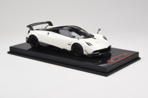 Pagani Huayra BC White Metallic Yy Model 1:18 REMC025 Resina - imagen 4 de 7