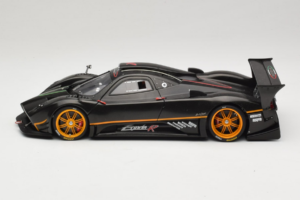 Pagani Zonda R Revolucion Carbon Fiber AUTOart 1:18 78261 Metal - imagen 4 de 8
