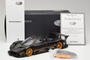 Pagani Zonda R Revolucion Carbon Fiber AUTOart 1:18 78261 Metal - imagen 8 de 8