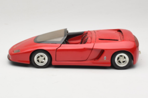 Pininfarina Mythos Rojo Revell 1:18 8806 Metal - imagen 4 de 8