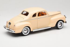 Plymouth Coupe Beige Road Signature 1:18 92398 Metal - imagen 3 de 8