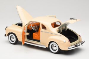 Plymouth Coupe Beige Road Signature 1:18 92398 Metal - imagen 5 de 8