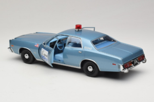 Plymouth Fury Beverly Hills PD Azul GreenLight 1:18 19069 Metal - imagen 5 de 8