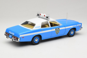 Plymouth Fury Police Pursuit New York Police Department GreenLight 1:18 19043 Metal - imagen 3 de 8