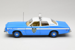 Plymouth Fury Police Pursuit New York Police Department GreenLight 1:18 19043 Metal - imagen 4 de 8