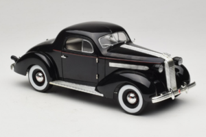 Pontiac Deluxe Negro Signature Models 1:18 18106 Metal - imagen 6 de 8