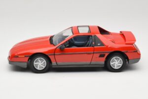 Pontiac Fiero GT Rojo Road Signature 1:18 92588 Metal - imagen 4 de 8