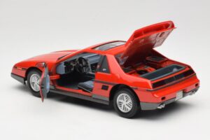 Pontiac Fiero GT Rojo Road Signature 1:18 92588 Metal - imagen 5 de 8